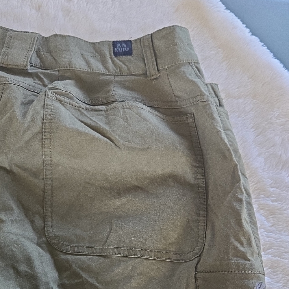 KUIU Men's Cargo Shorts Olive Green